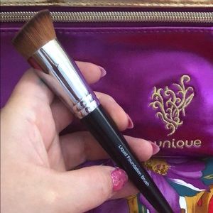 Younique Liquid Foundation Brush